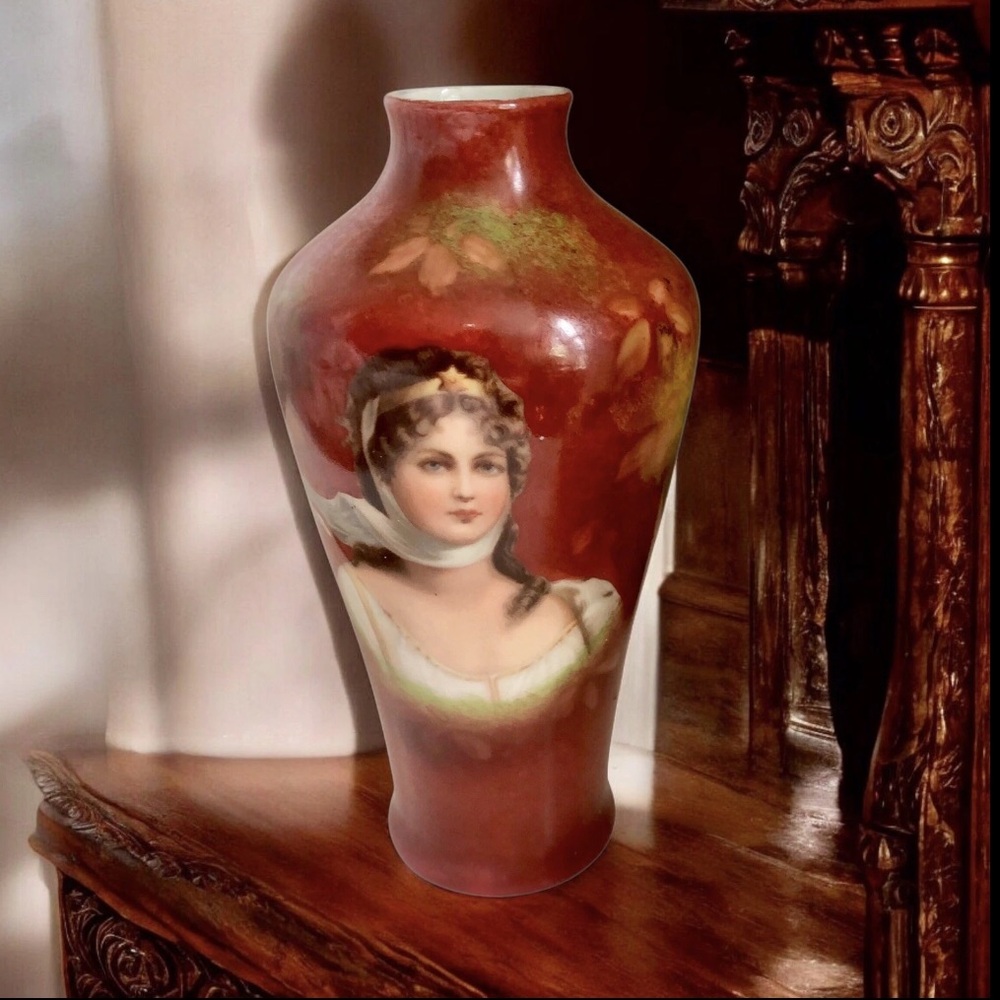 Antique GLH Gebrüder Heubach Porcelain Bud Vase Queen Louise of Prussia 7.5”